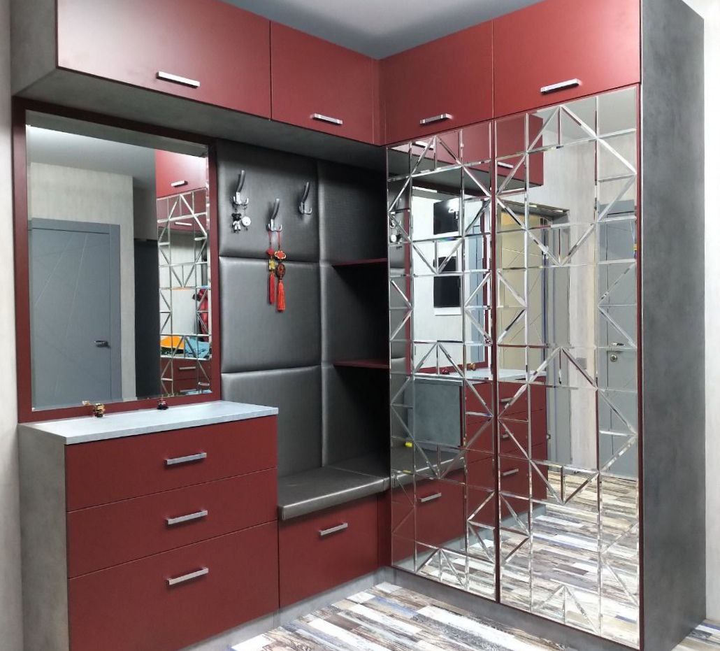 Бордовая прихожая